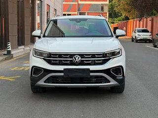 2023 Volkswagen Tayron I Рестайлинг, белый, 2402000 рублей, вид 2