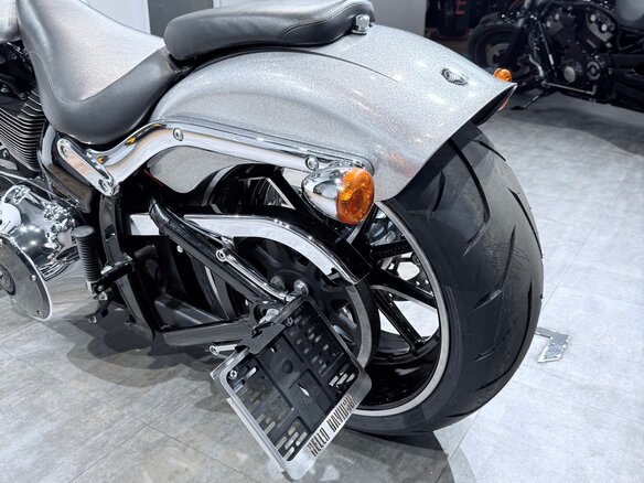 2015 Harley-Davidson Breakout, серебристый - вид 17