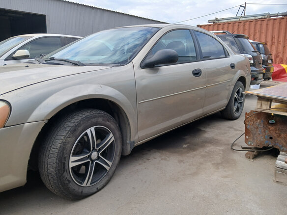 2004 Dodge Stratus II Рестайлинг, золотистый - вид 2