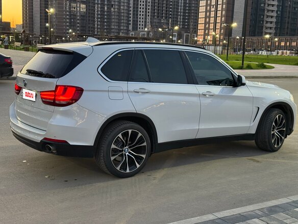 2015 BMW X5 25d III (F15), белый, 3000000 рублей - вид 2