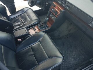 1994 Mercedes-Benz E-Класс 220 I (W124), чёрный, 330000 рублей, вид 5