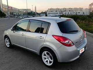 2011 Nissan Tiida Latio I, серебристый, 960000 рублей, вид 4