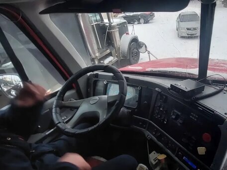 2003 Freightliner Columbia, красный, 900000 рублей, вид 4