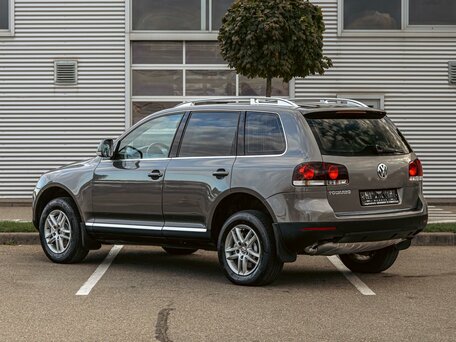 2010 Volkswagen Touareg I Рестайлинг, серый, 1245000 рублей, вид 4