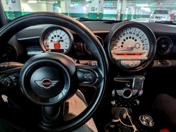 2010 Mini Hatch Cooper S II (R56) Рестайлинг, белый, 850000 рублей - вид 3