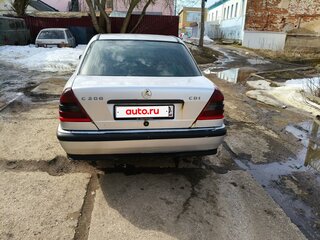 1999 Mercedes-Benz C-Класс 200 I (W202) Рестайлинг, серебристый, 190000 рублей, вид 4