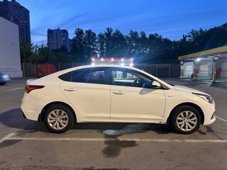2019 Hyundai Solaris II, белый, 850000 рублей, вид 2