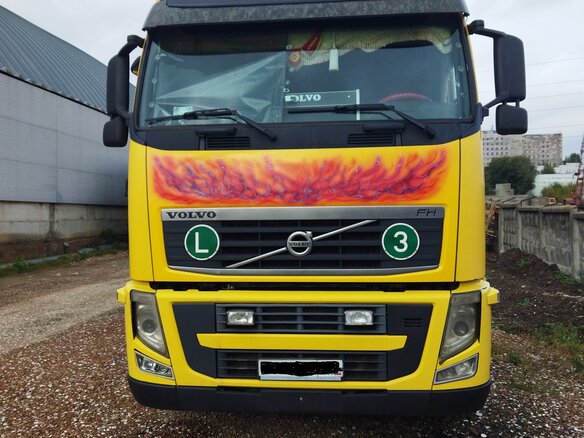 2009 Volvo FH, жёлтый, 3100000 рублей - вид 2