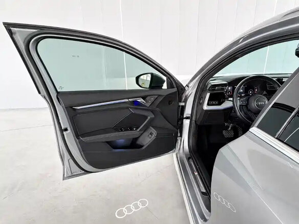 2023 Audi A3 Sportback 35 TFSI IV (8Y), серебристый, 2356560 рублей - вид 11