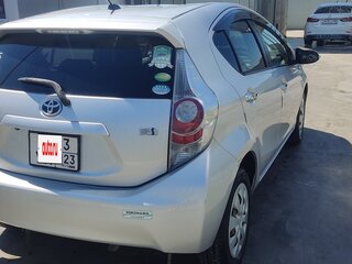 2013 Toyota Aqua I, серый, 950000 рублей, вид 4