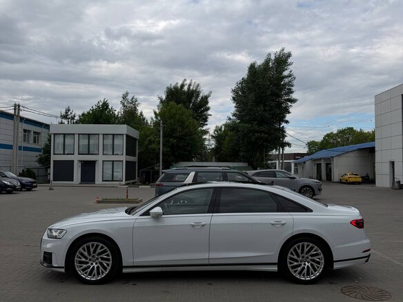 2020 Audi A8 55 TFSI IV (D5), белый, 6100000 рублей - вид 30