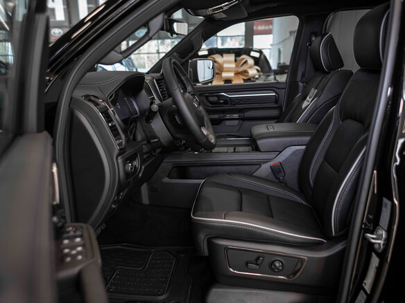 2026 Ram 1500 Crew Cab eTorque V Рестайлинг, чёрный, 12090317 рублей - вид 14