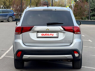2016 Mitsubishi Outlander III Рестайлинг 2, серебристый, 1380000 рублей, вид 5