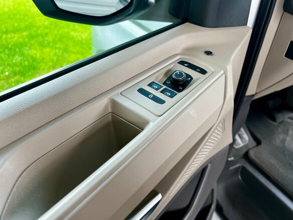 2022 Volkswagen Multivan T7, серебристый, 4550000 рублей - вид 11