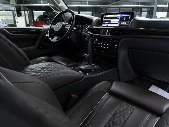 2017 Lexus LX 570 III Рестайлинг 2, белый, 7600000 рублей - вид 13