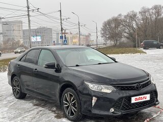 2018 Toyota Camry VII (XV50) Рестайлинг 2, чёрный, 1915000 рублей, вид 1