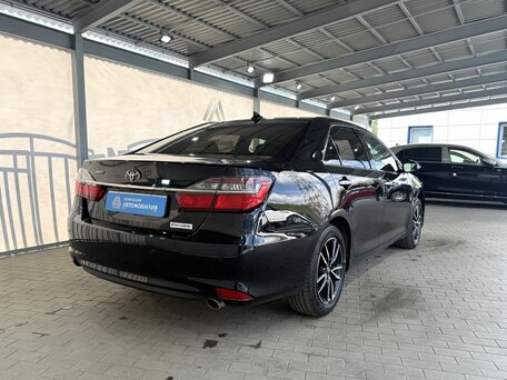 2017 Toyota Camry VII (XV50) Рестайлинг 2, чёрный, 2149000 рублей, вид 5