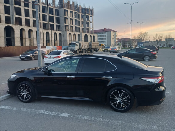 2020 Toyota Camry VIII (XV70), чёрный - вид 2