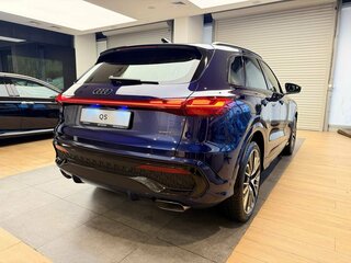 2025 Audi Q5 45 TFSI III (GU), синий, 10690000 рублей, вид 4