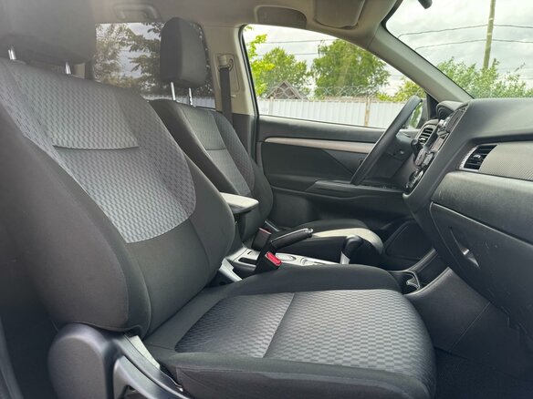 2014 Mitsubishi Outlander III, чёрный - вид 10