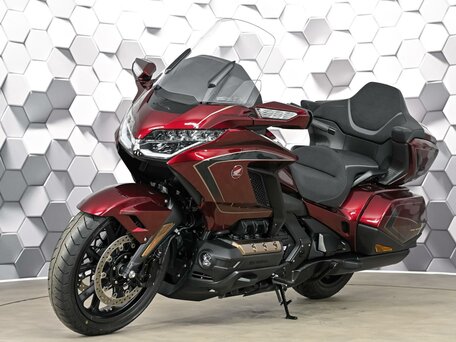2025 Honda GL 1800 Gold Wing, красный, 3649000 рублей, вид 2