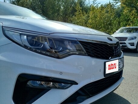 2019 Kia Optima IV Рестайлинг, белый, 2135000 рублей, вид 3