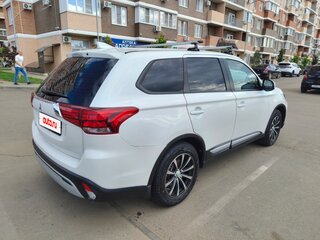 2021 Mitsubishi Outlander III Рестайлинг 3, белый, 2150000 рублей, вид 3