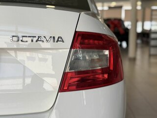 2020 Skoda Octavia III (A7) Рестайлинг, белый, 1600000 рублей, вид 5