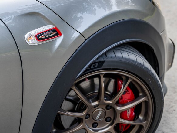 2020 Mini Hatch JCW III (F55/F56) Рестайлинг, серебристый, 2700000 рублей - вид 7