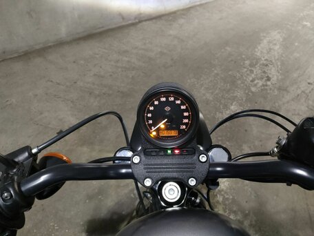 2017 Harley-Davidson Sportster 883, серый, 940000 рублей, вид 5