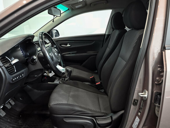 2018 Kia Rio X-Line IV, серый, 1400000 рублей - вид 10