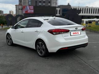 2018 Kia Cerato III Рестайлинг (Classic), белый, 1700000 рублей, вид 3