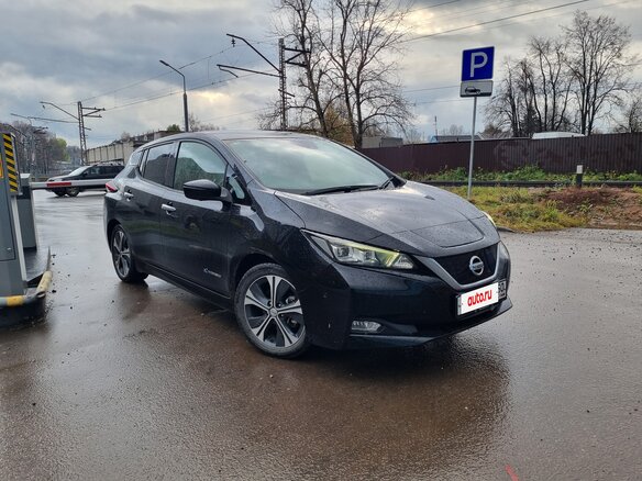 2018 Nissan Leaf II (ZE1), чёрный, 1790000 рублей - вид 2