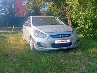 2011 Hyundai Solaris I, серебристый, 650000 рублей, вид 4