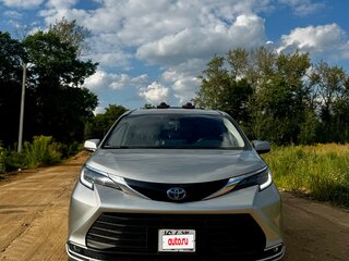 2021 Toyota Sienna IV, серебристый, 4400000 рублей, вид 2