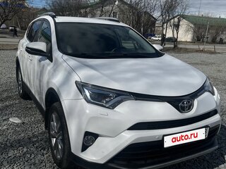 2017 Toyota RAV4 IV (XA40) Рестайлинг, белый, 2600000 рублей, вид 2