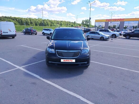 2011 Chrysler Town & Country V Рестайлинг, чёрный, 1500000 рублей - вид 2