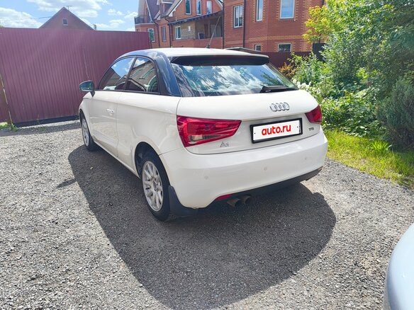 2011 Audi A1 I (8X), белый, 750000 рублей - вид 2