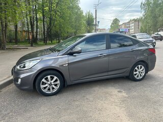2013 Hyundai Solaris I, чёрный, 650000 рублей, вид 4