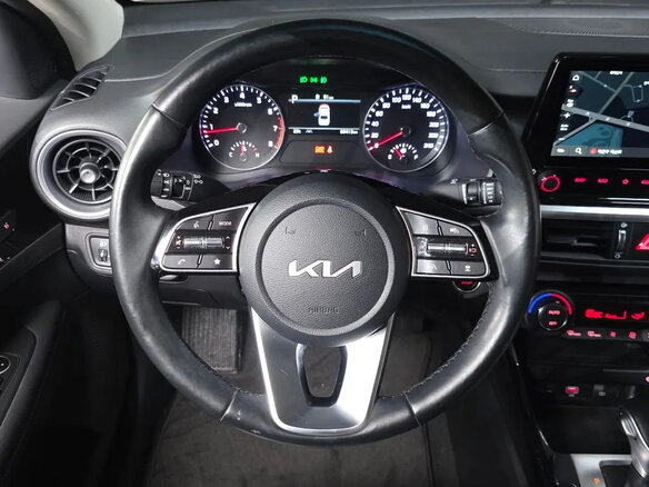 2021 Kia K3 II Рестайлинг, белый - вид 8