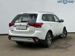 2019 Mitsubishi Outlander III Рестайлинг 3, белый, 2050000 рублей, вид 5