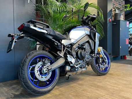 2025 Yamaha Tracer 9, серебристый, 1970000 рублей, вид 2
