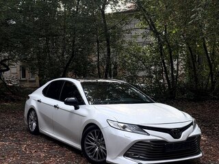 2018 Toyota Camry VIII (XV70), белый, 2550000 рублей, вид 1