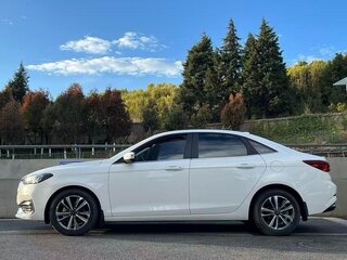 2022 Ford Escort VI Рестайлинг 2, белый, 880000 рублей, вид 4