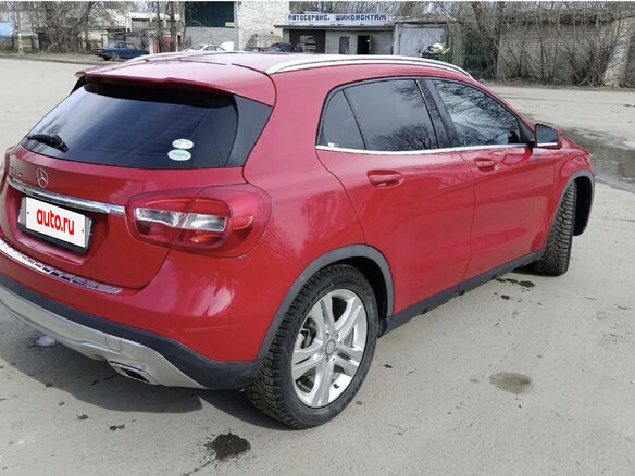 2014 Mercedes-Benz GLA 180 I (X156), красный, 1300000 рублей - вид 6