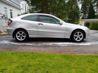 2004 Mercedes-Benz C-Класс 180 II (W203) Рестайлинг, серебристый, 360000 рублей, вид 3
