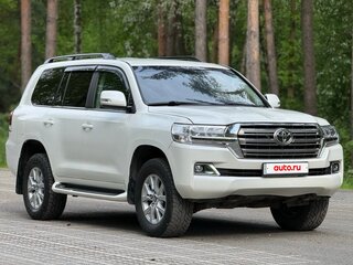 2018 Toyota Land Cruiser 200 Series Рестайлинг 2, белый, 5500000 рублей, вид 4