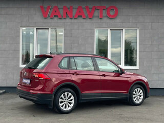 2020 Volkswagen Tiguan II, красный, 2470000 рублей, вид 5