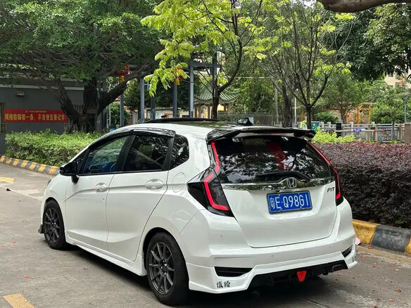 2020 Honda Fit III Рестайлинг, белый, 950100 рублей - вид 5