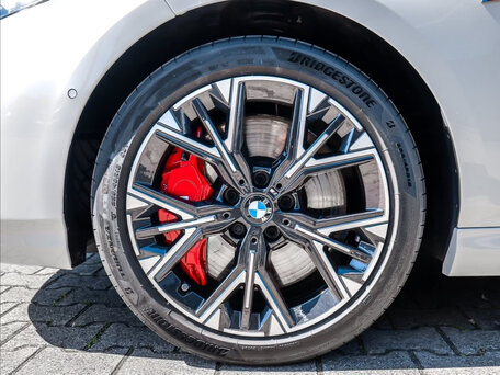 2025 BMW 1 серии M135i xDrive IV (F70), белый, 6417360 рублей, вид 3